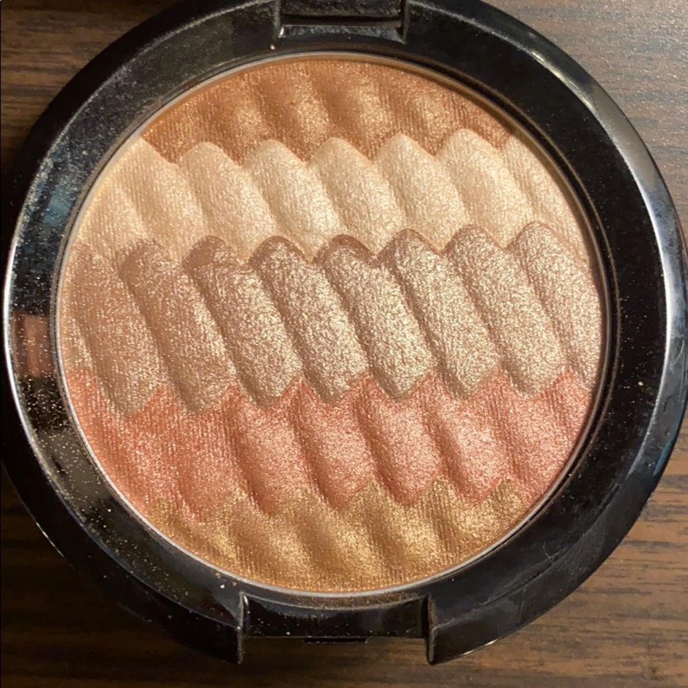 Becca highlighter